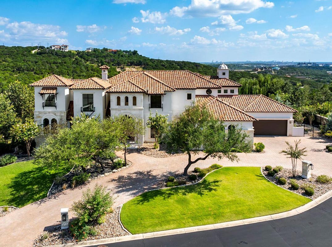  A Hilltop Masterpiece of Modern Luxury and Timeless Craftsmanship 